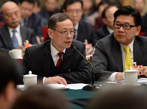 全國人大代表徐小平說,技能型人才短缺已成為中國制造業(yè)發(fā)展瓶頸。他建議通過稅收優(yōu)惠或減免教育附加費等措施,提高企業(yè)參與校企合作的積極性,使在校學(xué)生有更多鍛煉技能的機會;發(fā)揮企業(yè)年金激勵作用,確立重績效、重高技能人才的分配導(dǎo)向,培養(yǎng)人才、留住人才。新華社記者 馬占成 攝