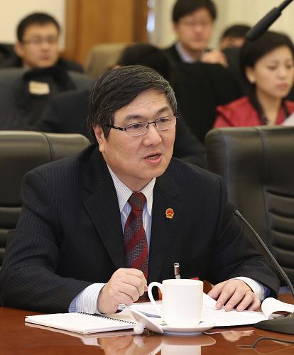 全國人大代表、天津環(huán)保局總工程師包景嶺指出,生態(tài)文化建設(shè)與生態(tài)工程建設(shè)同樣重要,要建立良好的生態(tài)道德觀和生態(tài)倫理觀,全面加強生態(tài)文化宣傳教育。新華社記者 龐興雷 攝