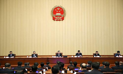 3月15日,十二屆全國人大一次會議主席團在北京人民大會堂舉行第七次會議。 主席團常務(wù)主席張德江主持會議。 新華社記者蘭紅光攝
