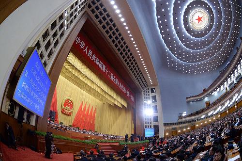 十二屆全國(guó)人大一次會(huì)議舉行第四次全體會(huì)議 3月14日,十二屆全國(guó)人大一次會(huì)議在北京人民大會(huì)堂舉行第四次全體會(huì)議,選舉第十二屆全國(guó)人民代表大會(huì)常務(wù)委員會(huì)委員長(zhǎng)、副委員長(zhǎng)、秘書(shū)長(zhǎng);選舉第十二屆全國(guó)人民代表大會(huì)常務(wù)委員會(huì)委員;選舉中華人民共和國(guó)主席、副主席;選舉中華人民共和國(guó)中央軍事委員會(huì)主席。 新華社記者 李濤 攝