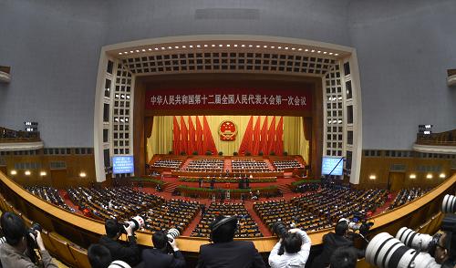 十二屆全國(guó)人大一次會(huì)議舉行第四次全體會(huì)議 3月14日,十二屆全國(guó)人大一次會(huì)議在北京人民大會(huì)堂舉行第四次全體會(huì)議,選舉第十二屆全國(guó)人民代表大會(huì)常務(wù)委員會(huì)委員長(zhǎng)、副委員長(zhǎng)、秘書(shū)長(zhǎng);選舉第十二屆全國(guó)人民代表大會(huì)常務(wù)委員會(huì)委員;選舉中華人民共和國(guó)主席、副主席;選舉中華人民共和國(guó)中央軍事委員會(huì)主席。 新華社記者 王鵬 攝