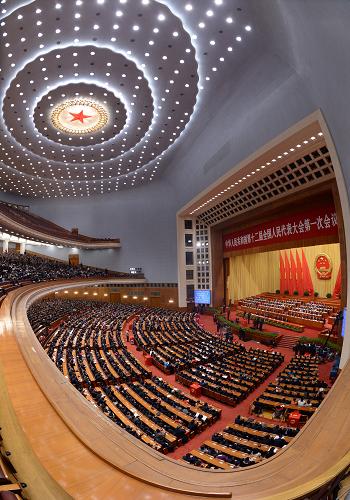 3月15日,十二屆全國人大一次會議在北京人民大會堂舉行第五次全體會議。決定國務(wù)院總理人選;決定中華人民共和國中央軍事委員會副主席、委員人選;選舉最高人民法院院長;選舉最高人民檢察院檢察長。新華社記者王曄攝