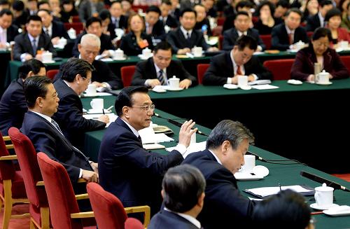 3月9日,中共中央政治局常委、國務(wù)院副總理李克強參加十二屆全國人大一次會議河南代表團的審議。新華社記者 劉建生 攝