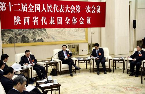3月9日,中共中央政治局常委、國務(wù)院副總理張德江參加十二屆全國人大一次會議陜西代表團的審議。新華社記者 黃敬文 攝