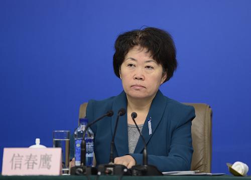 這是信春鷹在記者會上。新華社記者 王鵬 攝