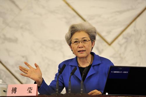 3月4日,十二屆全國人大一次會議在北京人民大會堂舉行新聞發(fā)布會。大會發(fā)言人傅瑩介紹本次會議的有關(guān)情況,并回答中外記者的提問。 新華社記者 王鵬 攝