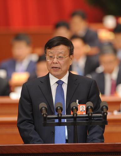 3月8日,全國政協(xié)十二屆一次會議在北京人民大會堂舉行第三次全體會議。這是賴明委員作《堅定決心 深化行政審批制度改革》的發(fā)言。 新華社記者 張鐸 攝