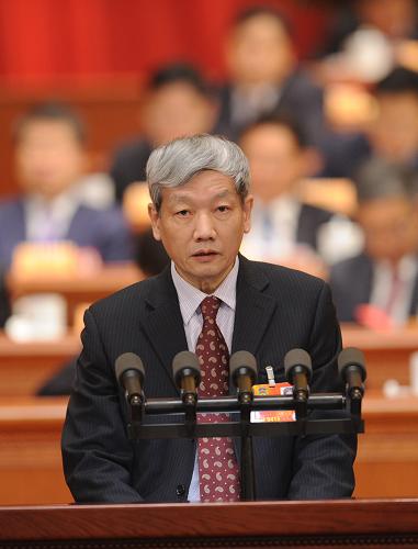 3月8日,全國政協(xié)十二屆一次會議在北京人民大會堂舉行第三次全體會議。這是馬大龍委員代表九三學社中央作《優(yōu)化科技資源配置 提高科技投入效率》的發(fā)言。 新華社記者 張鐸 攝