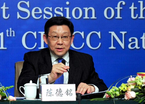 3月12日,十一屆全國人大一次會議在大會新聞中心舉行集體采訪,商務部部長陳德銘等就中國外經(jīng)貿(mào)情況回答中外記者提問。這是商務部部長陳德銘在答記者問。 新華社記者 劉泉龍 攝