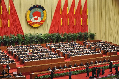 3月13日,全國政協(xié)十一屆一次會(huì)議在北京人民大會(huì)堂舉行第四次全體會(huì)議,選舉十一屆全國政協(xié)主席、副主席、秘書長和常務(wù)委員。這是大會(huì)主席臺。新華社記者 樊如鈞 攝