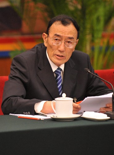 3月6日,來自西藏的全國人大代表向巴平措在參加政府工作報(bào)告審議時(shí)說,5年來,西藏經(jīng)濟(jì)總量邁上新臺(tái)階,全區(qū)經(jīng)濟(jì)年均增長(zhǎng)12.7%,農(nóng)牧民人均純收入連續(xù)5年保持兩位數(shù)增長(zhǎng)。 新華社記者 樊如鈞 攝