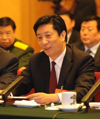 來自河南的全國人大代表許為鋼說,應該在我國糧食主產區(qū)構建現(xiàn)代糧食產業(yè)體系,確保國家糧食安全和增加農民種糧收入。 新華社記者 李學仁 攝