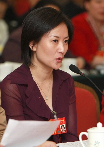 全國(guó)人大代表、杭州歌舞劇院副院長(zhǎng)、第29屆奧運(yùn)會(huì)開(kāi)閉幕式執(zhí)行副總導(dǎo)演崔巍說(shuō),通過(guò)參與奧運(yùn)籌備,體會(huì)到作為一名文藝工作者用自己的專(zhuān)業(yè)和才華為祖國(guó)效力是件值得自豪的事。 新華社記者 鞠鵬 攝