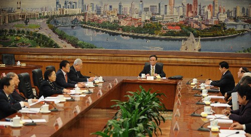 2月27日,十屆全國人大常委會(huì)第七十五次委員長會(huì)議在北京人民大會(huì)堂舉行。吳邦國委員長主持會(huì)議。 新華社記者 高潔 攝