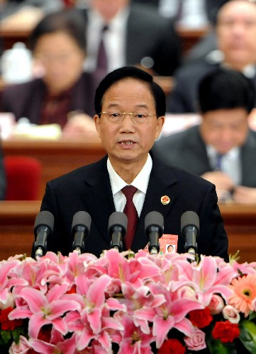 3月10日,十一屆全國(guó)人大一次會(huì)議在北京人民大會(huì)堂舉行第三次全體會(huì)議。最高人民檢察院檢察長(zhǎng)賈春旺作最高人民檢察院工作報(bào)告。 新華社記者李學(xué)仁攝