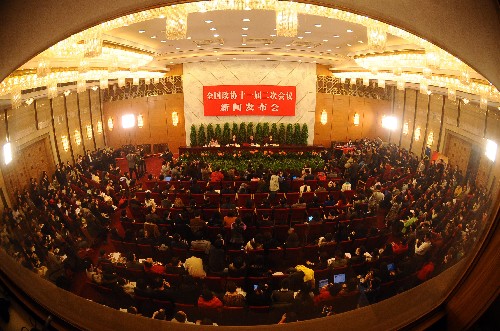 3月2日,全國(guó)政協(xié)十一屆二次會(huì)議新聞發(fā)布會(huì)在北京人民大會(huì)堂舉行。大會(huì)發(fā)言人趙啟正介紹會(huì)議有關(guān)情況并回答中外記者提問。 新華社記者 李濤 攝