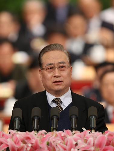 3月9日,全國(guó)政協(xié)十一屆二次會(huì)議在北京人民大會(huì)堂舉行第四次全體會(huì)議。這是張維慶委員代表全國(guó)政協(xié)人口資源環(huán)境委員會(huì)作《加快改革開放步伐 推進(jìn)海南國(guó)際旅游島建設(shè)》的發(fā)言。 新華社記者 姚大偉 攝