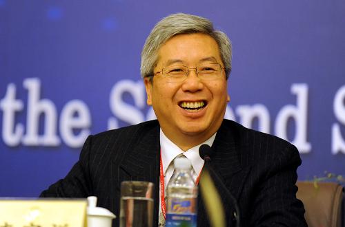 3月10日,全國政協(xié)十一屆二次會議在梅地亞兩會新聞中心舉行港澳委員集體采訪活動,主題是“港澳委員談如何應(yīng)對全球金融危機(jī)”。陳永棋、李家祥、張華峰、蔡冠深、許健康、顏延齡等六位委員出席并回答記者提問。這是李家祥在回答記者提問。 新華社記者謝環(huán)馳攝