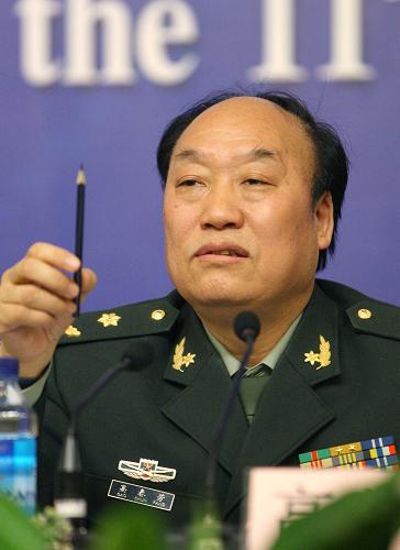 這是高春芳委員在回答記者的提問。 新華社記者 袁滿 攝