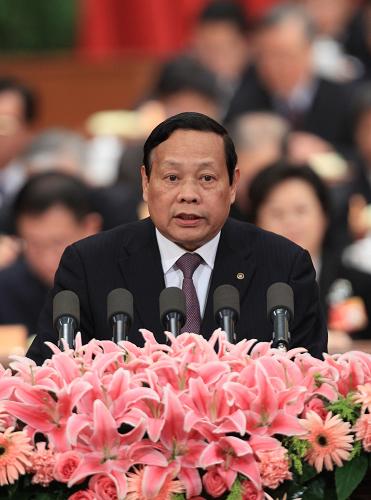 3月10日,全國(guó)政協(xié)十一屆三次會(huì)議在北京人民大會(huì)堂舉行第四次全體會(huì)議。這是張圣坤委員代表民盟中央作《轉(zhuǎn)變發(fā)展方式 關(guān)鍵在轉(zhuǎn)變政府職能》的發(fā)言。 新華社記者 龐興雷 攝