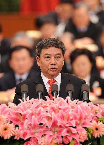 3月10日,全國(guó)政協(xié)十一屆三次會(huì)議在北京人民大會(huì)堂舉行第四次全體會(huì)議。這是朱振中委員作《狠剎搞形式 唱高調(diào) ?;茏拥牟徽L(fēng)》的發(fā)言。 新華社記者 黃敬文 攝