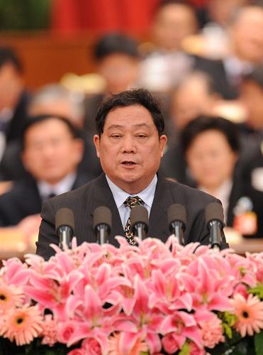 3月10日,全國(guó)政協(xié)十一屆三次會(huì)議在北京人民大會(huì)堂舉行第四次全體會(huì)議。這是毛福民委員代表全國(guó)政協(xié)文史和學(xué)習(xí)委員會(huì)作《大力推進(jìn)紅色資源保護(hù)利用與可持續(xù)發(fā)展》的發(fā)言。 新華社記者 黃敬文 攝