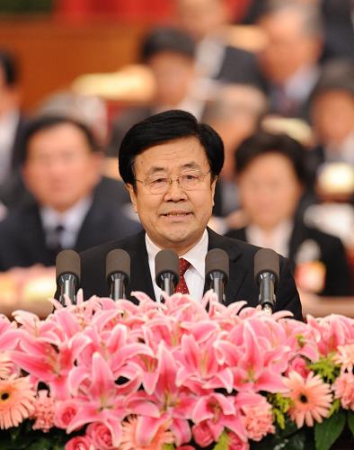 3月10日,全國政協(xié)十一屆三次會議在北京人民大會堂舉行第四次全體會議。這是王庭大委員作《全社會都要關(guān)注科學(xué)技術(shù)關(guān)注科學(xué)家》的發(fā)言。 新華社記者 黃敬文 攝