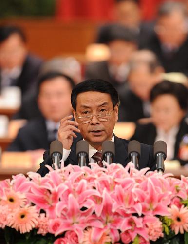 3月10日,全國政協(xié)十一屆三次會議在北京人民大會堂舉行第四次全體會議。這是陳錫文委員作《推進農(nóng)村改革 要有利于保護耕地 保障農(nóng)民的主體地位》的發(fā)言。 新華社記者 黃敬文 攝