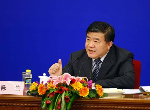 這是陳竺在回答記者提問。新華社記者 陳建力攝