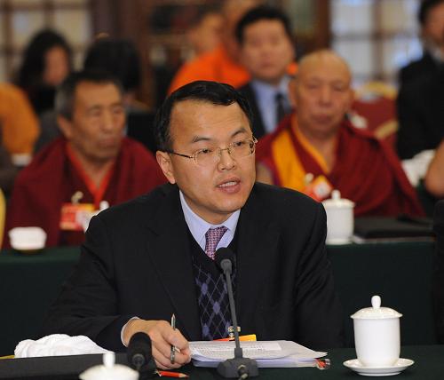 全國政協(xié)委員沈?qū)W彬說,上海基督教兩會對14所教堂進行了修繕,對中青年教職人員開展世博知識和接待禮儀培訓,讓外國友人對中國教會和宗教信仰自由政策有更多的了解,讓世界通過上??吹揭粋€開放、美麗的中國。新華社記者 黃敬文 攝