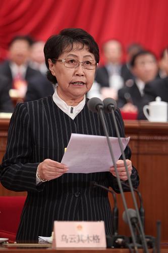 3月8日,十一屆全國人大三次會(huì)議在北京人民大會(huì)堂舉行第二次全體會(huì)議,聽取全國人大常委會(huì)副委員長王兆國關(guān)于中華人民共和國全國人民代表大會(huì)和地方各級(jí)人民代表大會(huì)選舉法修正案草案的說明。這是烏云其木格主持會(huì)議。新華社記者鞠鵬攝