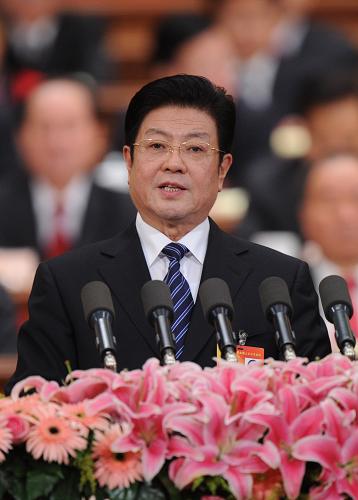 3月8日,十一屆全國人大三次會(huì)議在北京人民大會(huì)堂舉行第二次全體會(huì)議。受全國人大常委會(huì)委托,全國人大常委會(huì)副委員長王兆國向大會(huì)作關(guān)于選舉法修正案草案的說明。新華社記者饒愛民攝