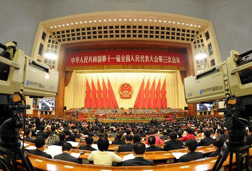 3月8日,十一屆全國人大三次會(huì)議在北京人民大會(huì)堂舉行第二次全體會(huì)議。受全國人大常委會(huì)委托,全國人大常委會(huì)副委員長王兆國向大會(huì)作關(guān)于選舉法修正案草案的說明。這是大會(huì)會(huì)場(chǎng)。新華社記者陳樹根攝