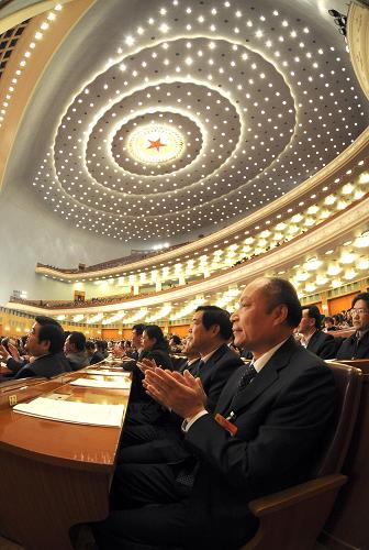 3月11日,十一屆全國(guó)人大三次會(huì)議在北京人民大會(huì)堂舉行第四次全體會(huì)議。這是代表在聽(tīng)會(huì)時(shí)鼓掌。新華社記者 陳樹(shù)根 攝