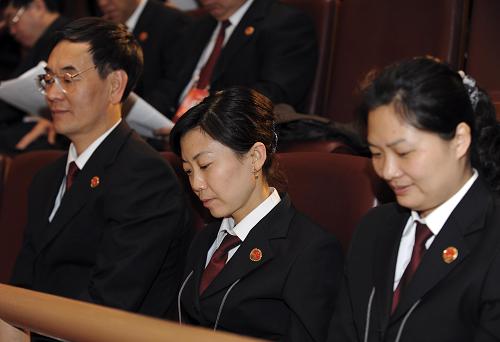 3月11日,十一屆全國(guó)人大三次會(huì)議在北京人民大會(huì)堂舉行第四次全體會(huì)議。這是部分檢察官代表旁聽(tīng)會(huì)議。新華社記者 楊宗友 攝