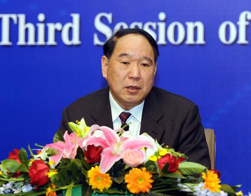 這是全國政協(xié)委員、浙江省政協(xié)主席周國富在回答記者提問。 新華社記者李紫恒攝