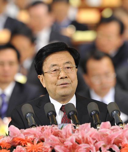 這是王庭大委員作《要讓科研骨干把主要精力用于科研上》的發(fā)言。新華社記者 王曄 攝