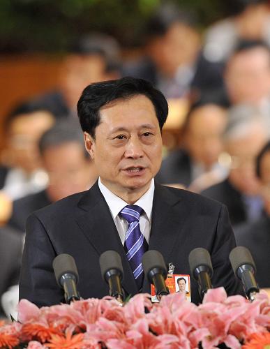 這是趙曉勇委員作《提升基本醫(yī)療保障功能 提高基本醫(yī)療服務(wù)績(jī)效》的發(fā)言。新華社記者 王曄 攝