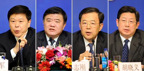 3月9日,王軍、陳竺、孫志剛、胡曉義(從左至右)回答記者提問(wèn)。新華社記者 楊世堯 攝