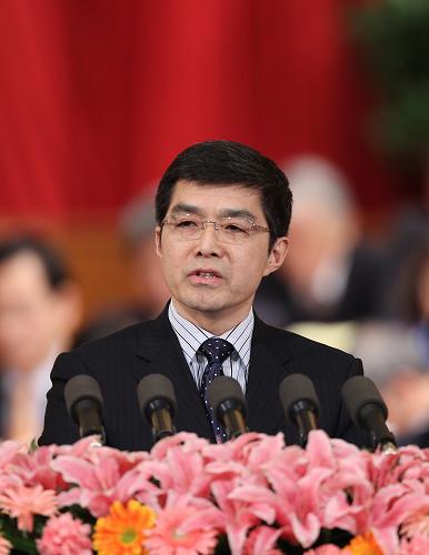 3月10日,全國政協(xié)十一屆五次會議在北京人民大會堂舉行第三次全體會議。這是歐陽明高委員代表民盟中央作《堅定不移地加速推進社會保障體系建設》的發(fā)言。 新華社記者 丁林 攝