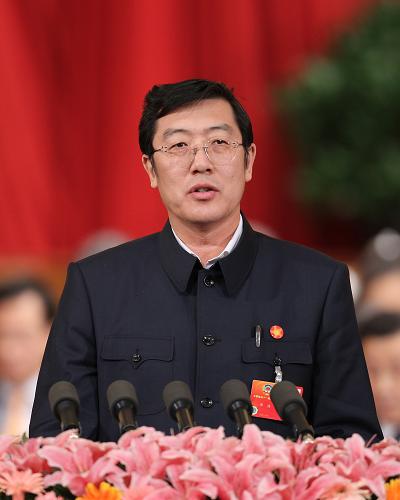 3月10日,全國政協(xié)十一屆五次會議在北京人民大會堂舉行第三次全體會議。這是鄧偉委員作《更好地發(fā)展民企才能更好地改善民生》的發(fā)言。新華社記者 丁林 攝