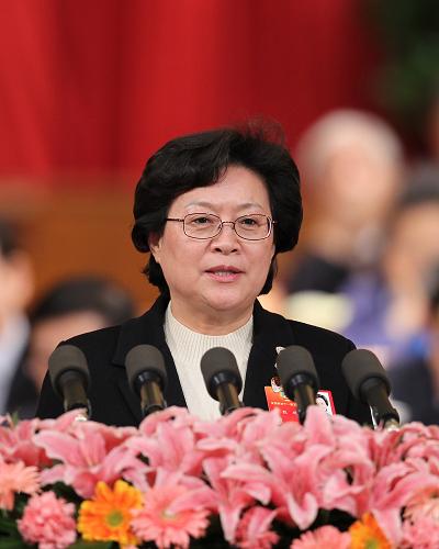 3月10日,全國政協(xié)十一屆五次會議在北京人民大會堂舉行第三次全體會議。這是甄硯委員代表全國婦聯(lián)作《加快制定反家庭暴力法》的發(fā)言。新華社記者 丁林 攝