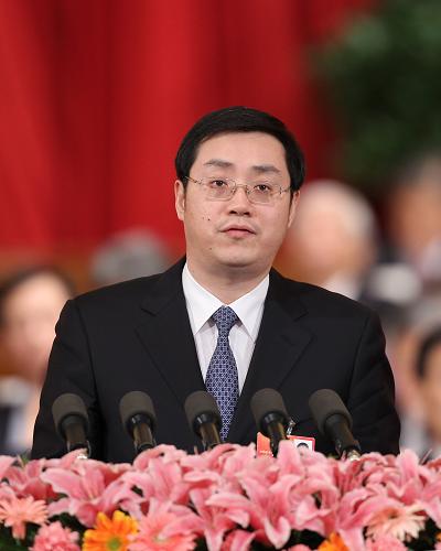 3月10日,全國政協(xié)十一屆五次會議在北京人民大會堂舉行第三次全體會議。這是王曉委員代表共青團中央全國青聯(lián)作《豐富新生代農(nóng)民工的精神文化生活》的發(fā)言。 新華社記者 李濤 攝