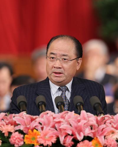 3月10日,全國政協(xié)十一屆五次會議在北京人民大會堂舉行第三次全體會議。這是張穹委員代表五位委員作《關(guān)于保障房建設(shè)的幾點意見》的聯(lián)合發(fā)言。新華社記者 李濤 攝