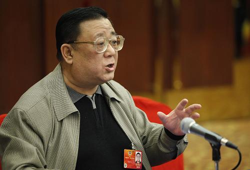 全國(guó)政協(xié)委員田軍利在發(fā)言時(shí)表示:推動(dòng)文化產(chǎn)業(yè)成為支柱產(chǎn)業(yè),需要在繼承傳統(tǒng)的前提下創(chuàng)新,同時(shí)還要重視人才的培養(yǎng)。新華社記者 王申 攝