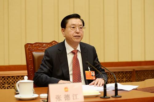 3月14日,十二屆全國(guó)人大一次會(huì)議主席團(tuán)在北京人民大會(huì)堂舉行第五次會(huì)議。主席團(tuán)常務(wù)主席張德江主持會(huì)議。 新華社記者 馬占成 攝