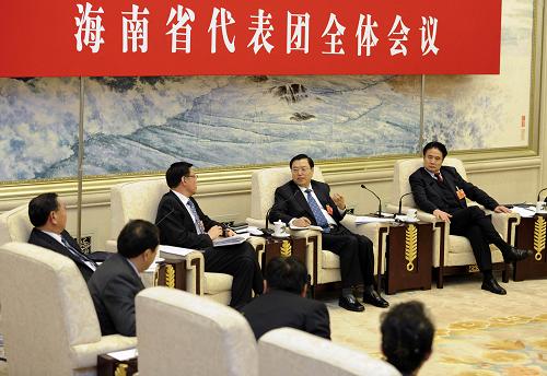 3月11日,中共中央政治局常委、國務(wù)院副總理張德江參加十二屆全國人大一次會議海南代表團的審議。新華社記者 謝環(huán)馳 攝