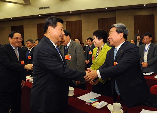 3月4日,中共中央總書記、中共中央軍委主席習(xí)近平看望出席全國政協(xié)十二屆一次會議科協(xié)、科技界委員并參加聯(lián)組討論。中共中央政治局常委、全國政協(xié)十二屆一次會議主席團(tuán)常務(wù)主席俞正聲參加看望和討論。