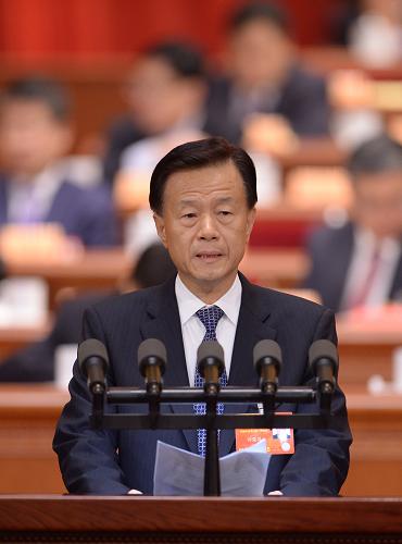 3月8日,全國(guó)政協(xié)十二屆一次會(huì)議在北京人民大會(huì)堂舉行第三次全體會(huì)議。這是許榮茂委員作《借鑒香港基層管理經(jīng)驗(yàn) 推動(dòng)內(nèi)地“幸福社區(qū)”建設(shè)》的發(fā)言。 新華社記者 王曄 攝