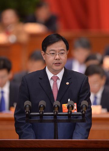 3月8日,全國(guó)政協(xié)十二屆一次會(huì)議在北京人民大會(huì)堂舉行第三次全體會(huì)議。這是張恩迪委員代表致公黨中央作《加強(qiáng)海外引智工作 大力推進(jìn)人才國(guó)際化》的發(fā)言。 新華社記者 王曄 攝
